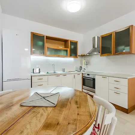 Sophie Downtown By Pikhost *